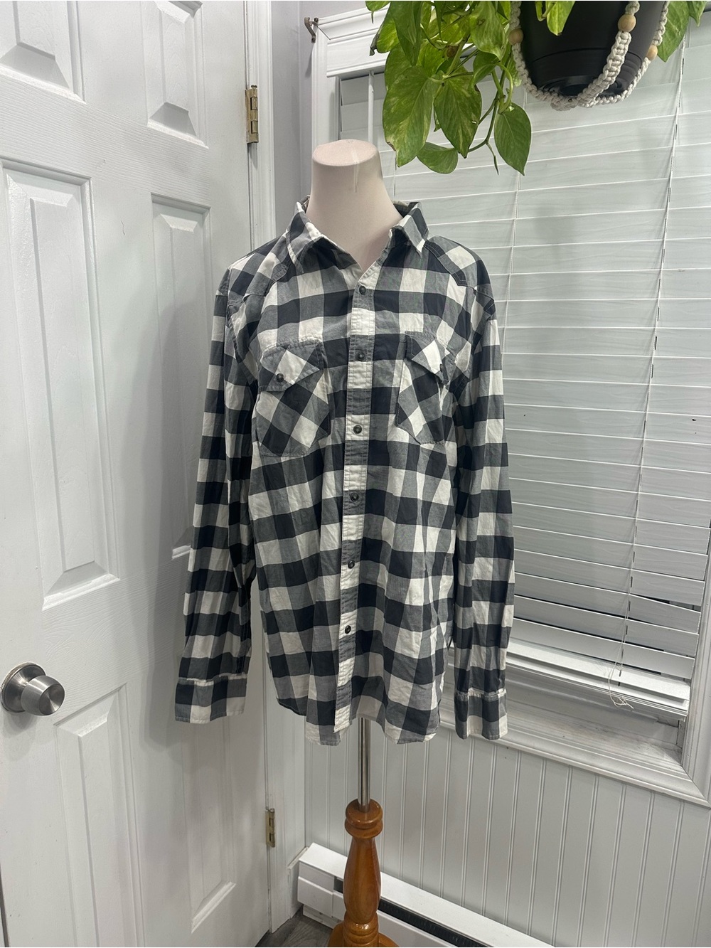 American Eagle Outfitters Black & White Buffalo Check Button-Down Shirt